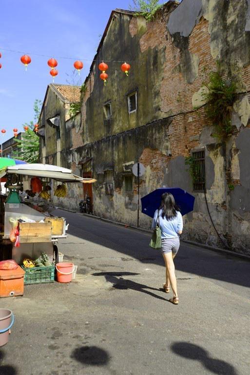 รูปภาพ:https://media.cntraveler.com/photos/53d9d71a6dec627b149dae40/master/w_768,c_limit/george-town-ah-quee-street.jpg