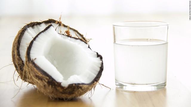 รูปภาพ:https://cdn.cnn.com/cnnnext/dam/assets/170731093010-01-coconut-water-explainer-super-tease.jpg