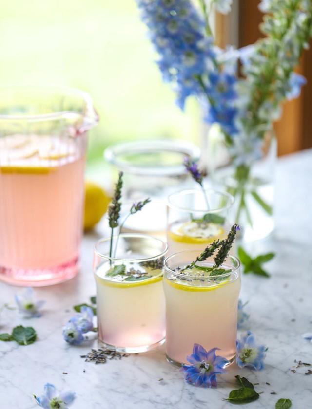 รูปภาพ:https://www.howsweeteats.com/wp-content/uploads/2017/07/lavender-mint-lemonade-I-howsweeteats.com-7.jpg