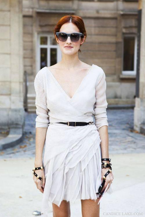 รูปภาพ:https://cdn.lookastic.com/looks/white-casual-dress-black-belt-charcoal-sunglasses-black-bracelet-original-2521.jpg