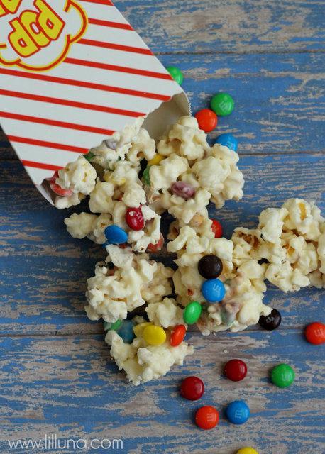 รูปภาพ:http://lilluna.com/wp-content/uploads/2013/08/White-Chocolate-MM-Popcorn-our-favorite-lilluna.com-popcorn.jpg