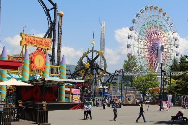 รูปภาพ:https://a2.cdn.japantravel.com/photo/20586-115962/600x400/yamanashi-fuji-q-highland-amusement-park-guide-115962.jpg