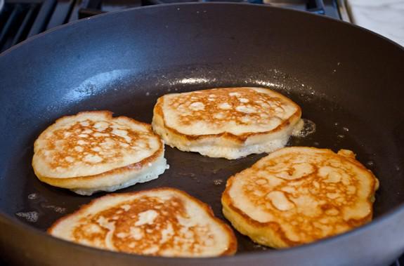 รูปภาพ:https://www.onceuponachef.com/images/2013/01/flipped-pancakes.jpg