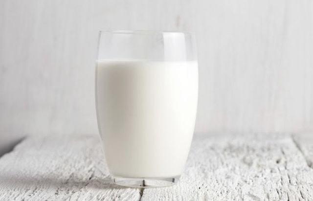 รูปภาพ:https://www.khasiatsehat.com/wp-content/uploads/2017/05/9-khasiat-dan-manfaat-susu-skim-atau-susu-non-fat-untuk-kesehatan.jpg