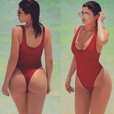 รูปภาพ:https://hips.hearstapps.com/ell.h-cdn.co/assets/16/32/480x481/gallery-1471122184-kylie-jenner-swimsuit.jpg?resize=980:*