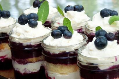 รูปภาพ:http://tastykitchen.com/recipes/wp-content/uploads/sites/2/2012/06/Mini-Blueberry-Sage-Trifles-with-Mascarpone-Whip1-410x273.jpg