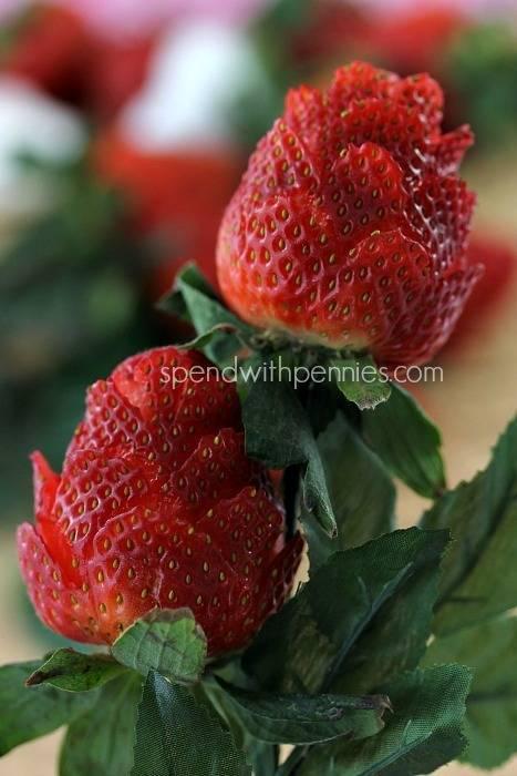 รูปภาพ:http://www.spendwithpennies.com/wp-content/uploads/2014/02/strawberry-roses-2.jpg