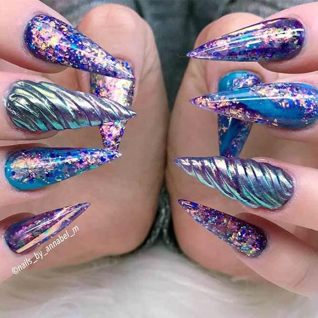 รูปภาพ:https://naildesignsjournal.com/wp-content/uploads/2018/05/unicorn-nails-stiletto-blue-glitter-horn.jpg
