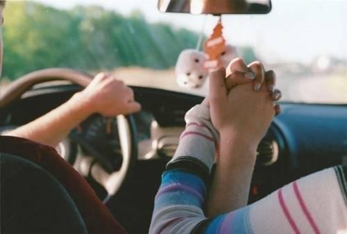 รูปภาพ:https://decodinghappiness.files.wordpress.com/2015/06/cute-couple-car-holding-hands-lovers-love_large.jpg