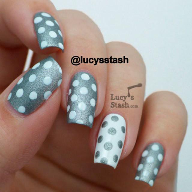 รูปภาพ:https://lh3.googleusercontent.com/-gzfDai55-Bs/Wrwi5QmsQXI/AAAAAAAAL14/fg1sbSqTiYY8x9nypJFixg-s_qmlag_CgCHMYCw/s0/polka-dots-nails-medium-length-square-silver-grey-white.jpg