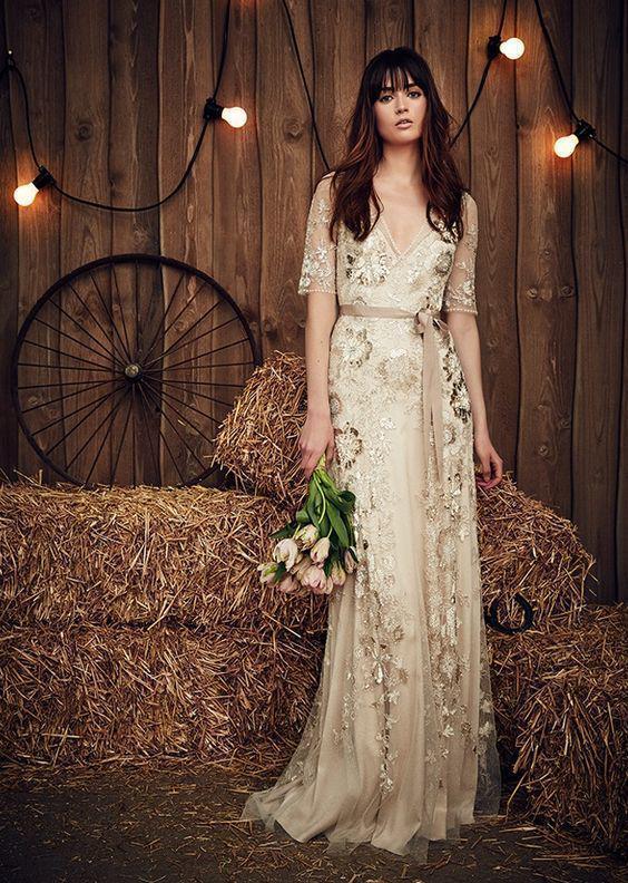 รูปภาพ:https://i1.wp.com/www.ecstasycoffee.com/wp-content/uploads/2018/05/Jenny-Packhams-wedding-dresses.jpg?w=564