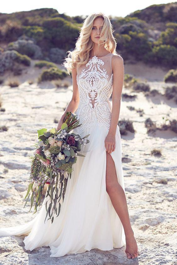 รูปภาพ:https://i2.wp.com/www.ecstasycoffee.com/wp-content/uploads/2018/05/Simple-Flowing-Chiffon-Beach-Wedding-Dresses.jpg?w=564