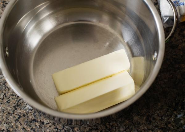 รูปภาพ:https://bakedbree.com/wp-content/uploads/2012/10/browned-butter-rice-krispie-treats_1.jpg