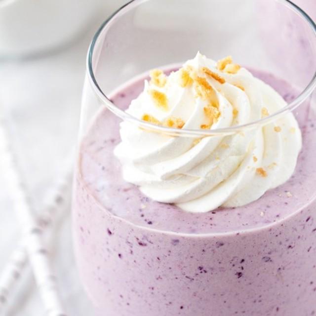 ตัวอย่าง ภาพหน้าปก:BERRIES AND CREAM MILKSHAKE มิลค์เชคเบอร์รี่สีสวย วิตามินมาเต็ม