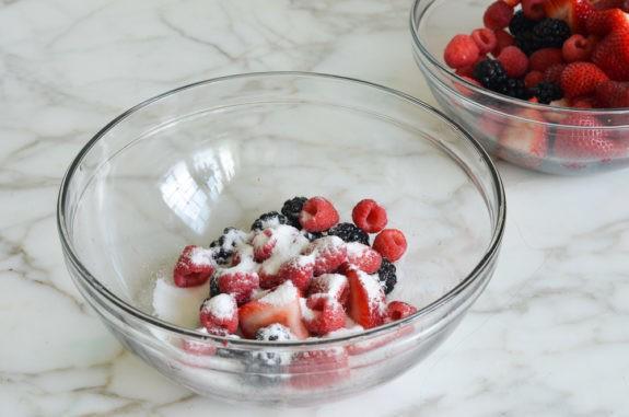 รูปภาพ:https://www.onceuponachef.com/images/2017/05/Macerated-Berries-with-Greek-Yogurt-Whipped-Cream-2-1-575x381.jpg