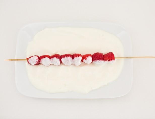รูปภาพ:https://www.hellowonderful.co/ckfinder/userfiles/images/8-yogurt-covered-raspberries-kid-snack.jpg