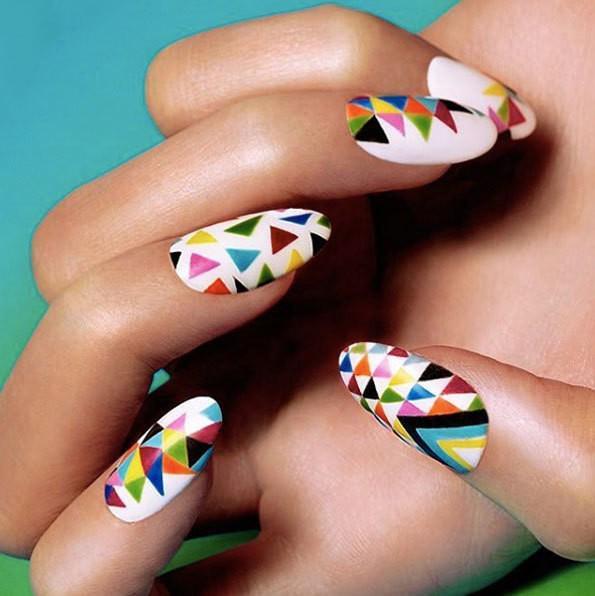 รูปภาพ:http://styleskinner.com/wp-content/uploads/2016/10/39-multicolor-geometric-nails.jpg