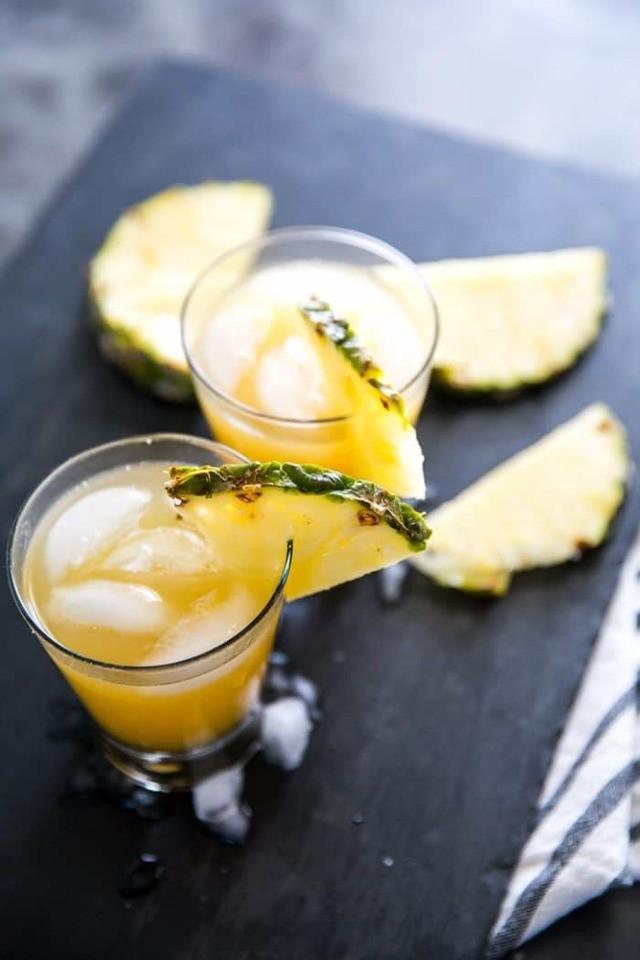 รูปภาพ:https://www.lemonsforlulu.com/wp-content/uploads/2018/04/Pineapple-Upside-Down-Cake-Vodka-Cocktail-6-700x1050.jpg
