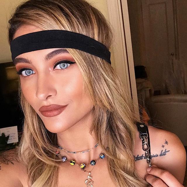 รูปภาพ:http://thezoereport.com/wp-content/uploads/2018/06/WEB-parisjackson-bronze.jpg