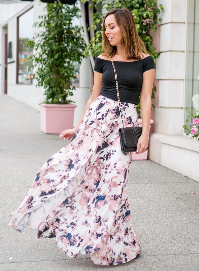 รูปภาพ:http://www.sydnestyle.com/wp-content/uploads/2017/05/Sydne-Style-wears-a-black-crop-top-with-yumi-kim-maxi-skirt-for-summer-outfit-ideas.jpg