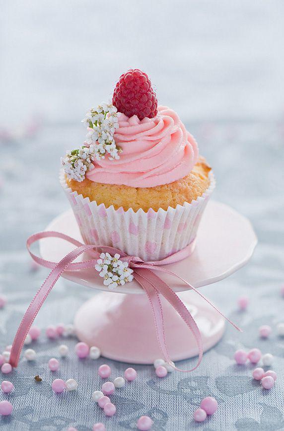 รูปภาพ:http://ditezdowozem.info/wp-content/uploads/1021-best-beautiful-cupcakes-images-on-pinterest-pretty-cupcakes-beautiful-cupcakes.jpg