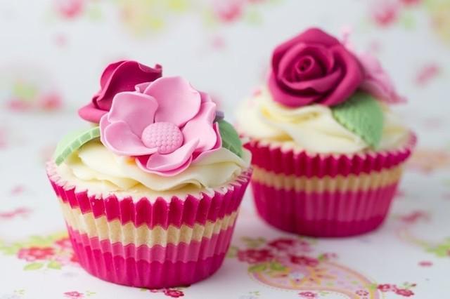 รูปภาพ:http://www.lovethispic.com/uploaded_images/106874-Pretty-Pink-Flower-Cupcakes.jpg