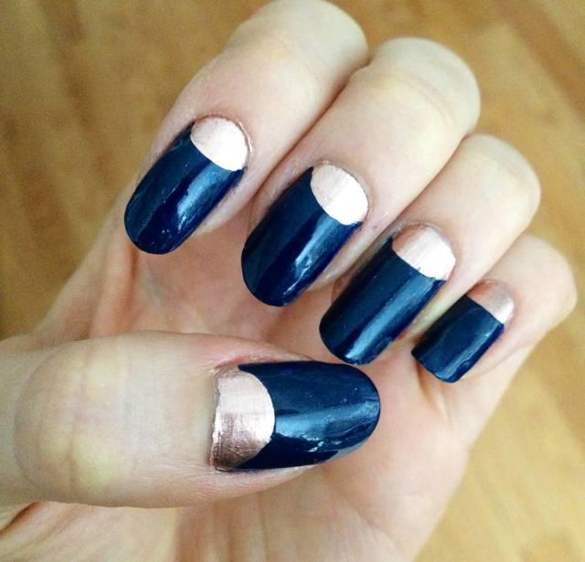 รูปภาพ:https://www.askideas.com/media/77/Dark-Blue-And-Metallic-Half-Moon-Nail-Art-Design.jpg