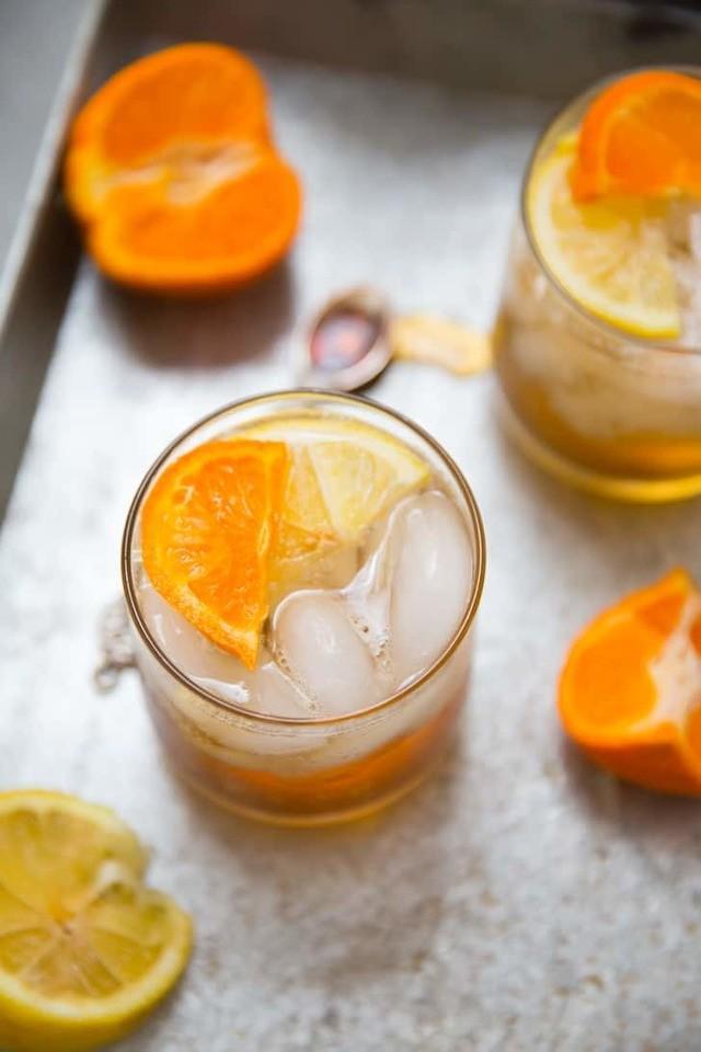 รูปภาพ:https://www.lemonsforlulu.com/wp-content/uploads/2017/11/Ginger-Maple-Bourbon-Cocktail-6.jpg