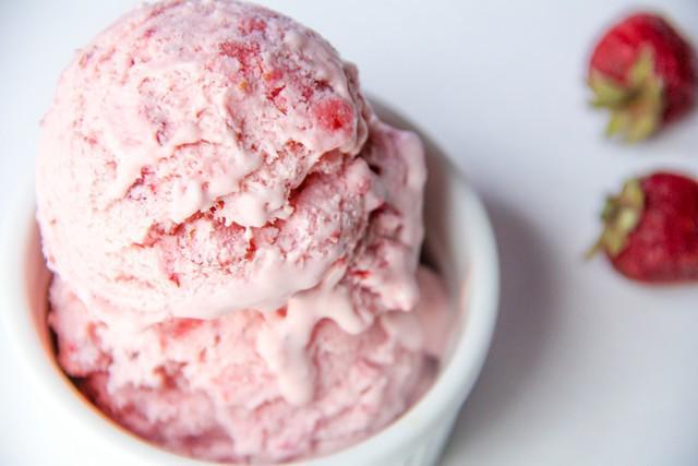 รูปภาพ:http://forbiddenriceblog.com/wp-content/uploads/2015/08/Forbidden-Rice-Blog-Fresh-Strawberry-Ice-Cream-8-of-8-1024x683.jpg