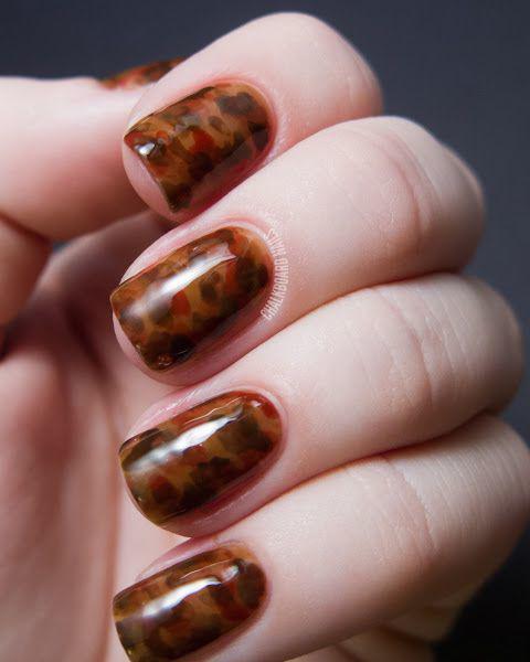 รูปภาพ:https://hips.hearstapps.com/ghk.h-cdn.co/assets/15/36/1441207655-tortoiseshell-nail-art.jpg?crop=1xw:0.9375xh;center,top&resize=980:*