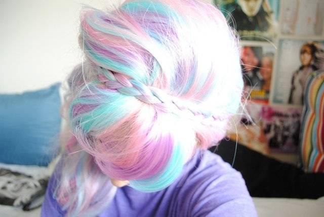 รูปภาพ:http://ninjacosmico.com/wp-content/uploads/2015/07/Alternative-Pastel-Rainbow-Dyed-Hairstyle-1024x686.jpg