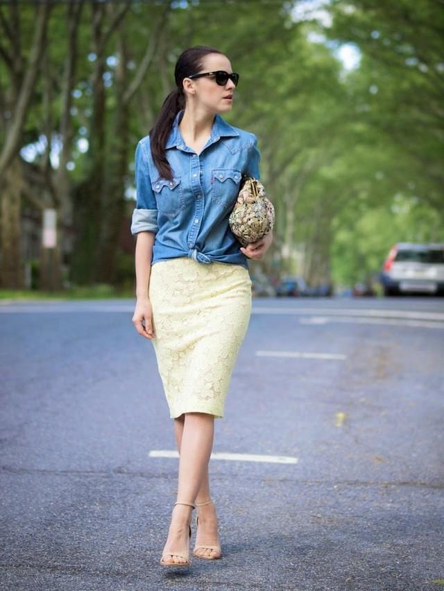 รูปภาพ:http://glamradar.com/wp-content/uploads/2016/06/7.-chambray-shirt-with-pastel-yellow-lace-skirt.jpg