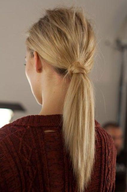 รูปภาพ:https://i.styleoholic.com/2018/03/16-give-your-ponytail-a-messy-touch-to-look-more-casual.jpg