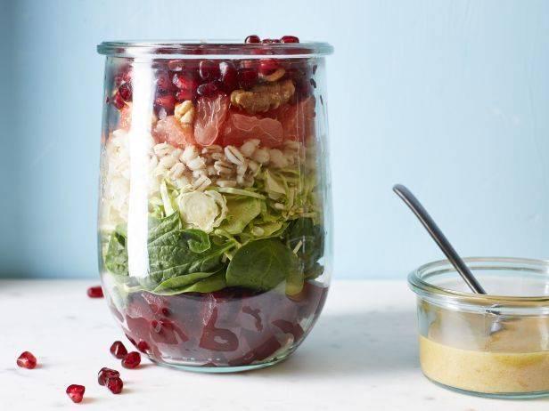รูปภาพ:http://foodnetwork.sndimg.com/content/dam/images/food/fullset/2015/3/24/0/FNK_Jars-beets-and-brussels-sprouts-salad-in-a-jar-recipe_s4x3.jpg.rend.snigalleryslide.jpeg