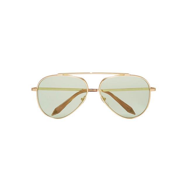 รูปภาพ:http://thezoereport.com/wp-content/uploads/2018/07/victoria-beckham-aviator-style-gold-tone-sunglasses.jpg