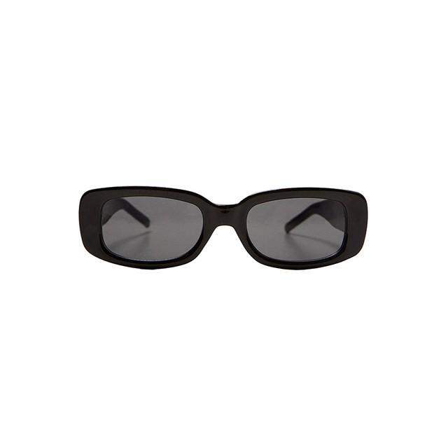 รูปภาพ:http://thezoereport.com/wp-content/uploads/2018/07/zara-rectangle-resin-sunglasses.jpg