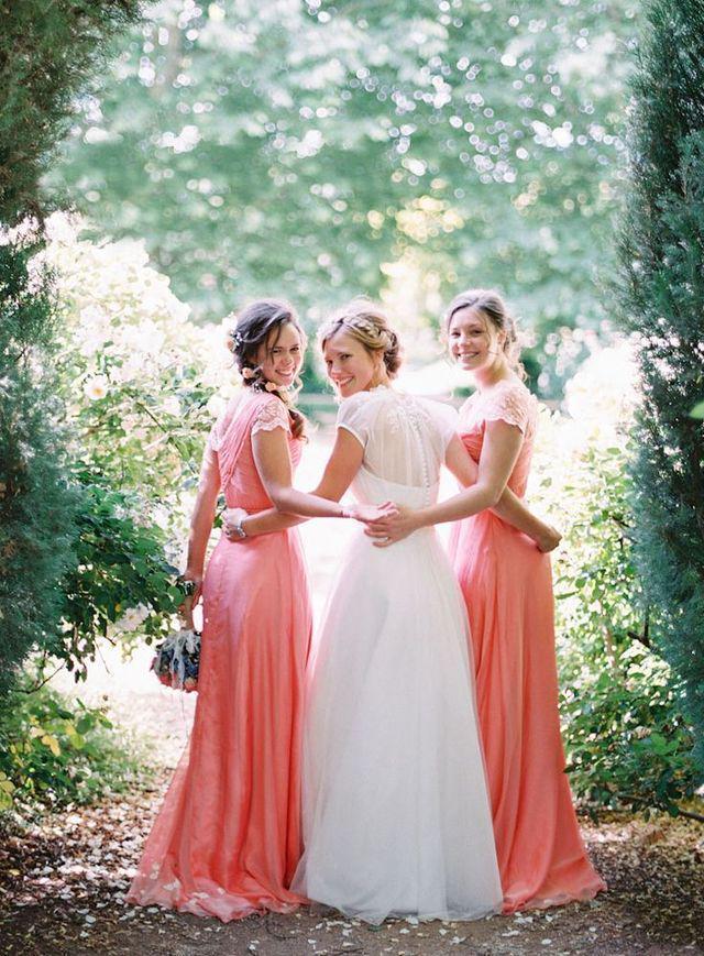 รูปภาพ:https://i2.wp.com/www.ecstasycoffee.com/wp-content/uploads/2018/05/Bridesmaid-Dresses-3.jpg?w=736