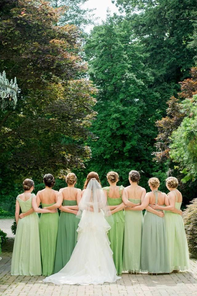 รูปภาพ:https://i2.wp.com/www.ecstasycoffee.com/wp-content/uploads/2018/05/Bridesmaids-wearing-a-different-shade-of-green.jpg?w=870