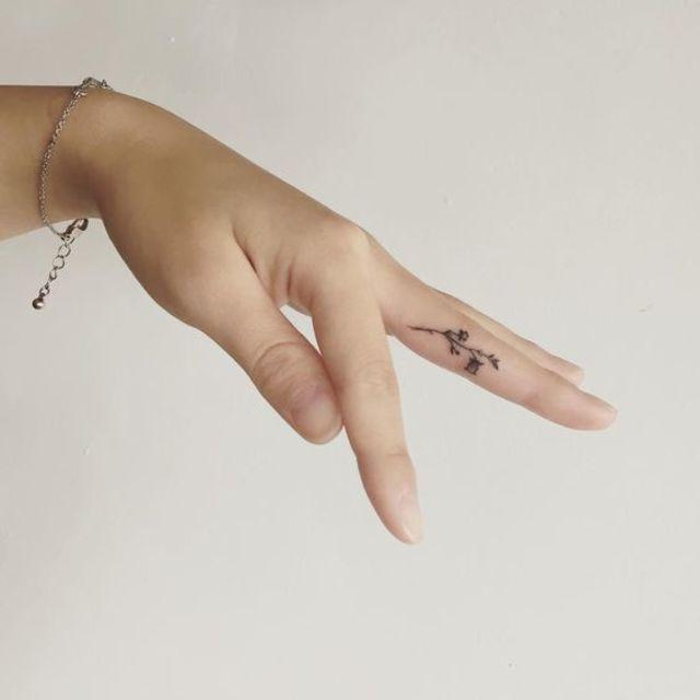 ตัวอย่าง ภาพหน้าปก:ซ่อนเสน่ห์สวยๆ ไว้ที่เรียวนิ้ว กับ 'Tattoo on Finger' ใครทำก็สวย ก็น่ามอง !!
