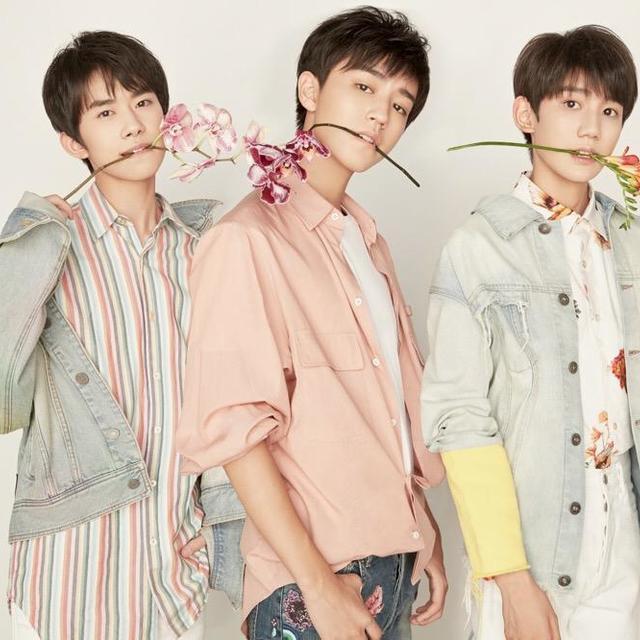 ตัวอย่าง ภาพหน้าปก:มันก็จะมีความคิ้วทๆ์ แอบส่องหนุ่มหล่อน่ารัก TFBoys บอยแบนด์จีน โด่งดังแบบที่ไม่รู้จักไม่ได้แล้ว