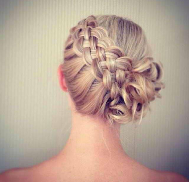 รูปภาพ:http://www.prettydesigns.com/wp-content/uploads/2014/03/Diagonal-Double-Braid-Updo.jpg