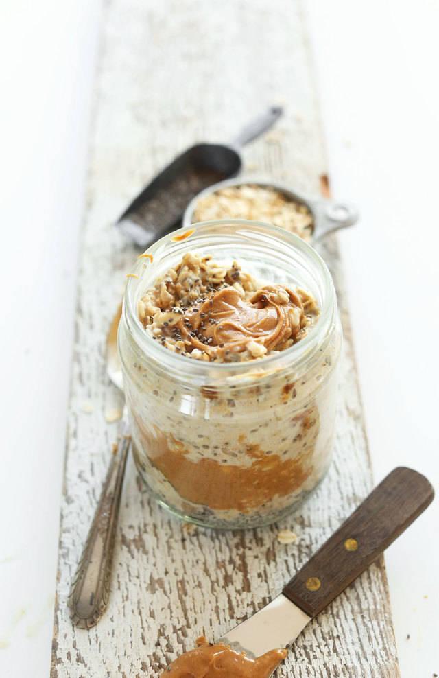 รูปภาพ:http://cdn.minimalistbaker.com/wp-content/uploads/2015/07/SIMPLE-AMAZING-Peanut-Butter-Overnight-Oats-Just-5-ingredients-5-minutes-prep-and-SO-delicious-vegan-recipe-glutenfree-meal-breakfast-oats-oatmeal.jpg