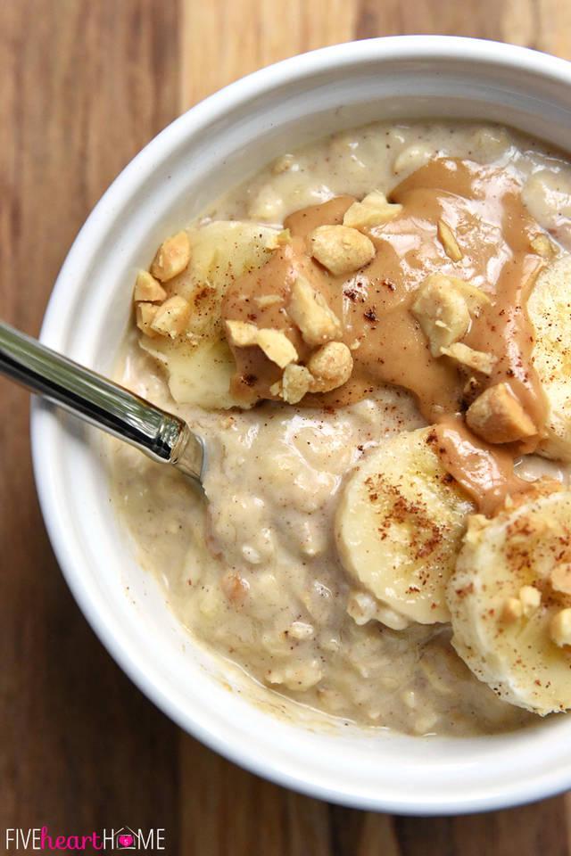 รูปภาพ:http://www.fivehearthome.com/wp-content/uploads/2015/04/Overnight-Oats-3-Flavors-Peanut-Butter-Banana-Raspberry-Nutella-Coconut-Almond-by-Five-Heart-Home_700pxBananaBowl.jpg