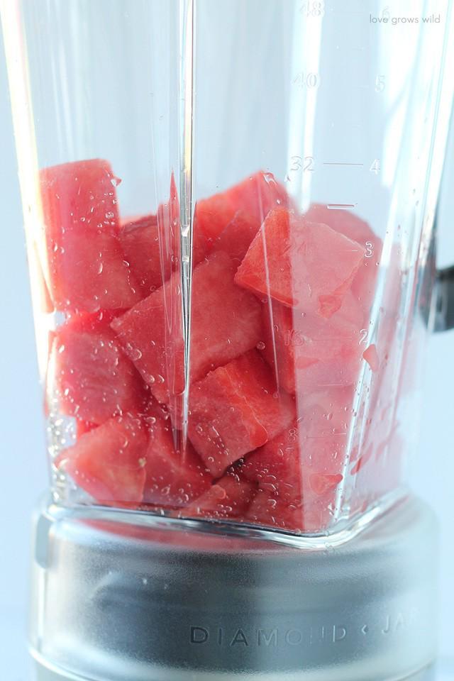 รูปภาพ:http://lovegrowswild.com/wp-content/uploads/2014/07/Watermelon-Lemonade-1.jpg
