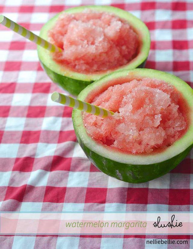 รูปภาพ:https://i.pinimg.com/736x/fe/ec/20/feec20f43aaf138cc24aef874d8f7192--frozen-watermelon-watermelon-rind.jpg