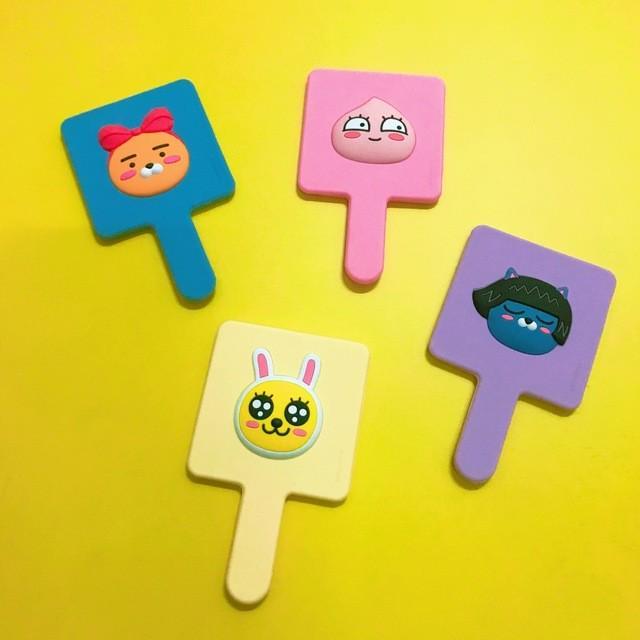 ตัวอย่าง ภาพหน้าปก:ส่องกระจกเช็คความปัง! กับ Mini Hand Mirror กระจกพกพา ลายคาแรคเตอร์ Kakao Friends