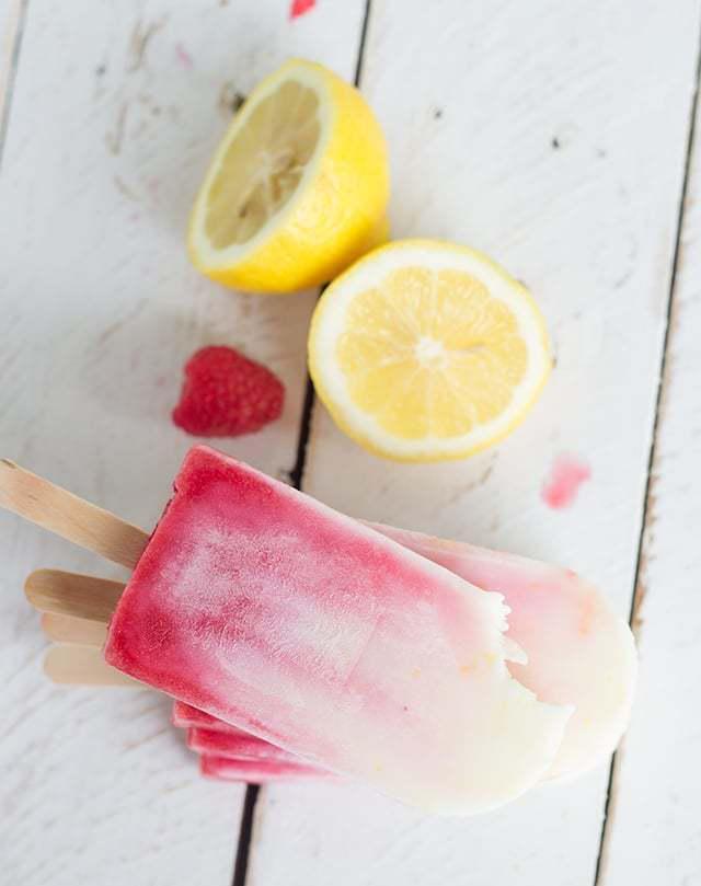 รูปภาพ:https://cdn1.cookiedoughandovenmitt.com/wp-content/uploads/2015/07/raspberry-lemonade-yogurt-popsicles3.jpg