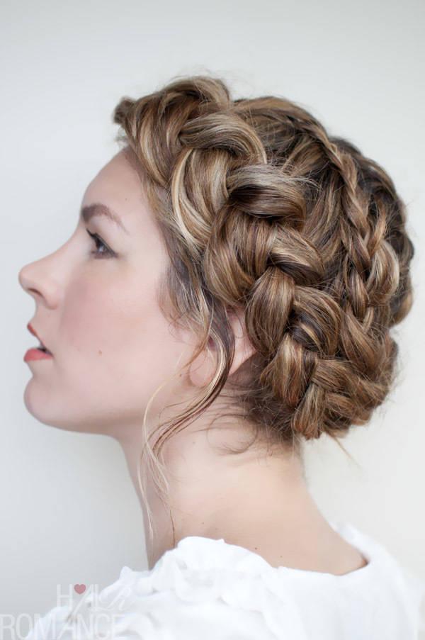 รูปภาพ:http://www.prettydesigns.com/wp-content/uploads/2014/02/Crown-Braid-for-Streak-Hair.jpg