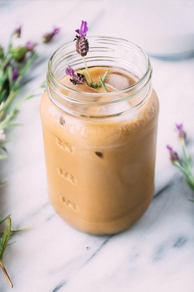 รูปภาพ:http://nyssaskitchen.com/wp-content/uploads/2016/08/lavender-iced-coffee-13.jpg