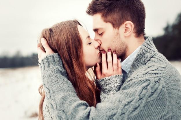 รูปภาพ:https://image.freepik.com/free-photo/close-up-of-couple-in-love-posing-while-kissing_1140-357.jpg